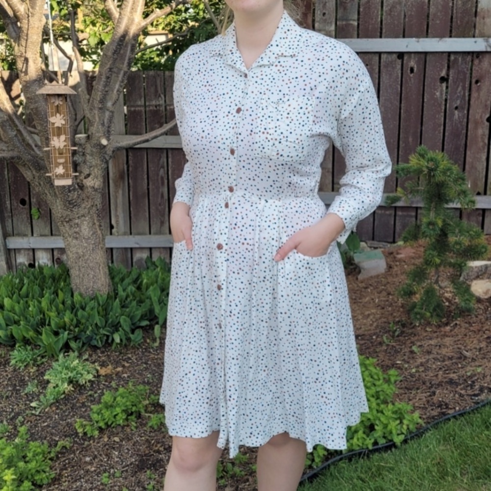 White vintage shirt dress blue brown spot print, retro shirtdress